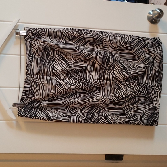 Black and White RW & Co. Skirt - Picture 2 of 3